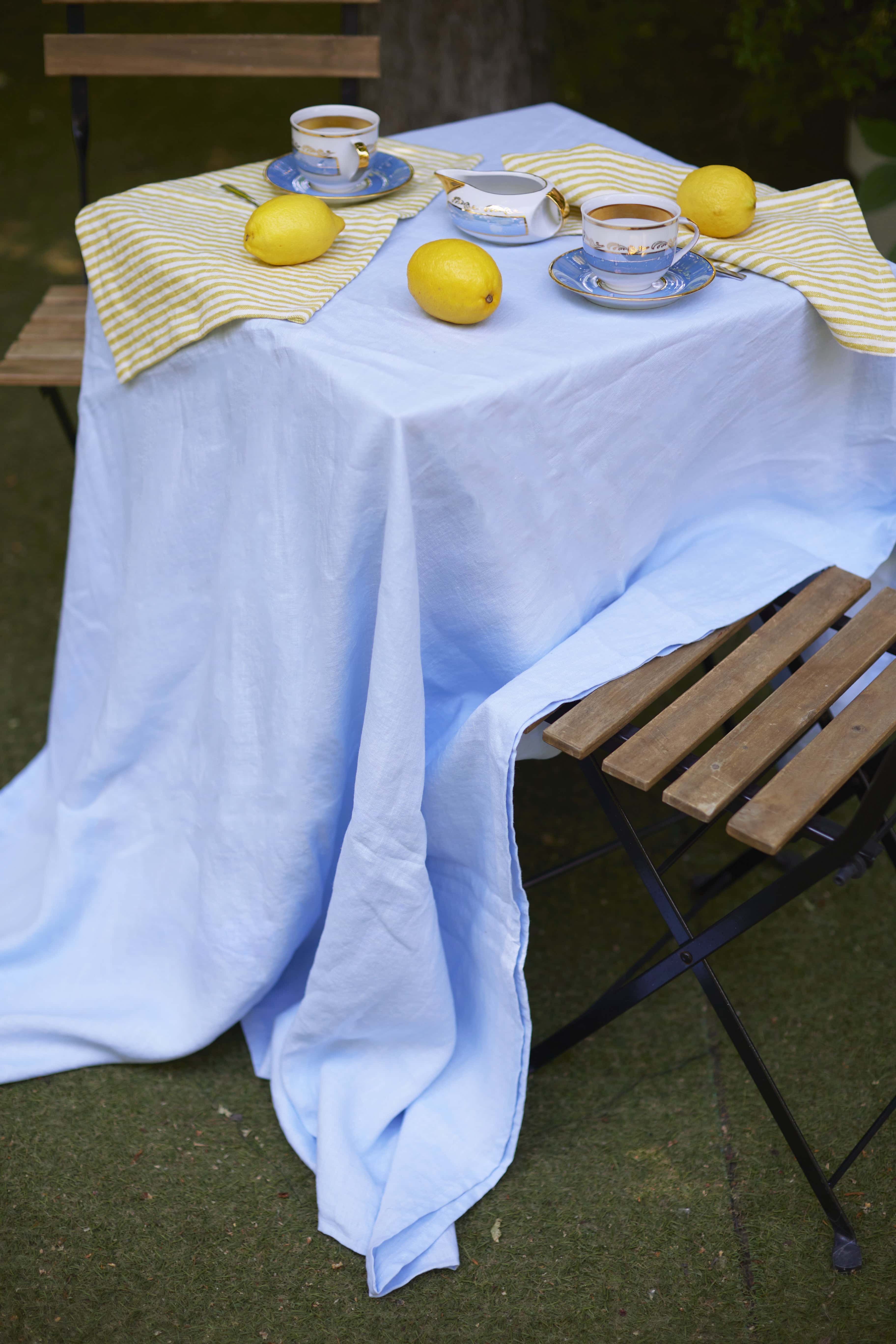 Nappe en lin bleu ciel
