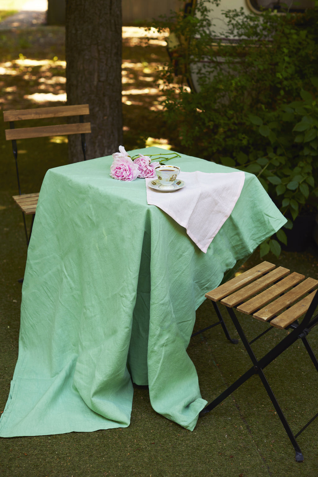 Salbeigrüne Tischdecke