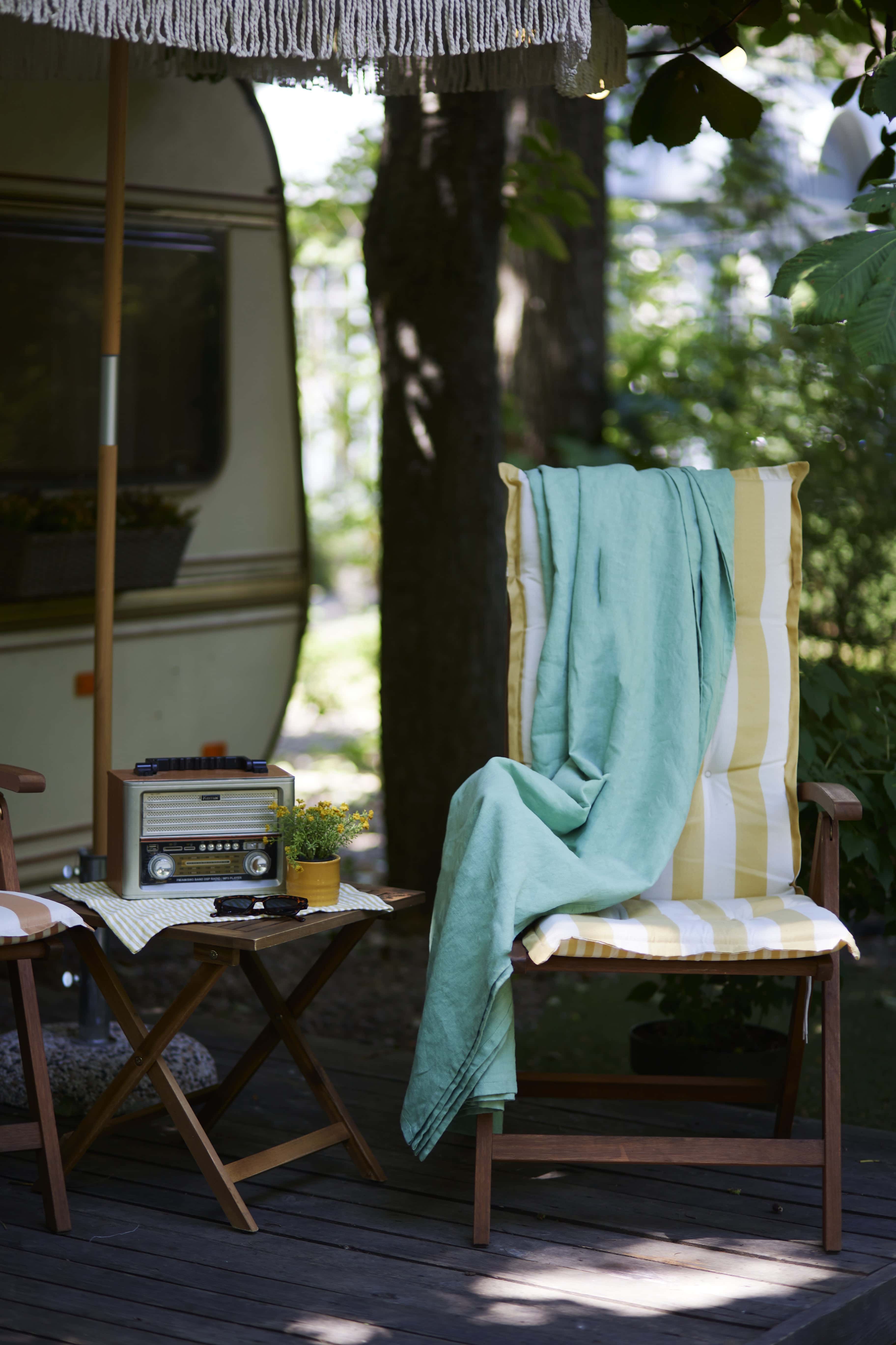 Salbeigrüne Tagesdecke