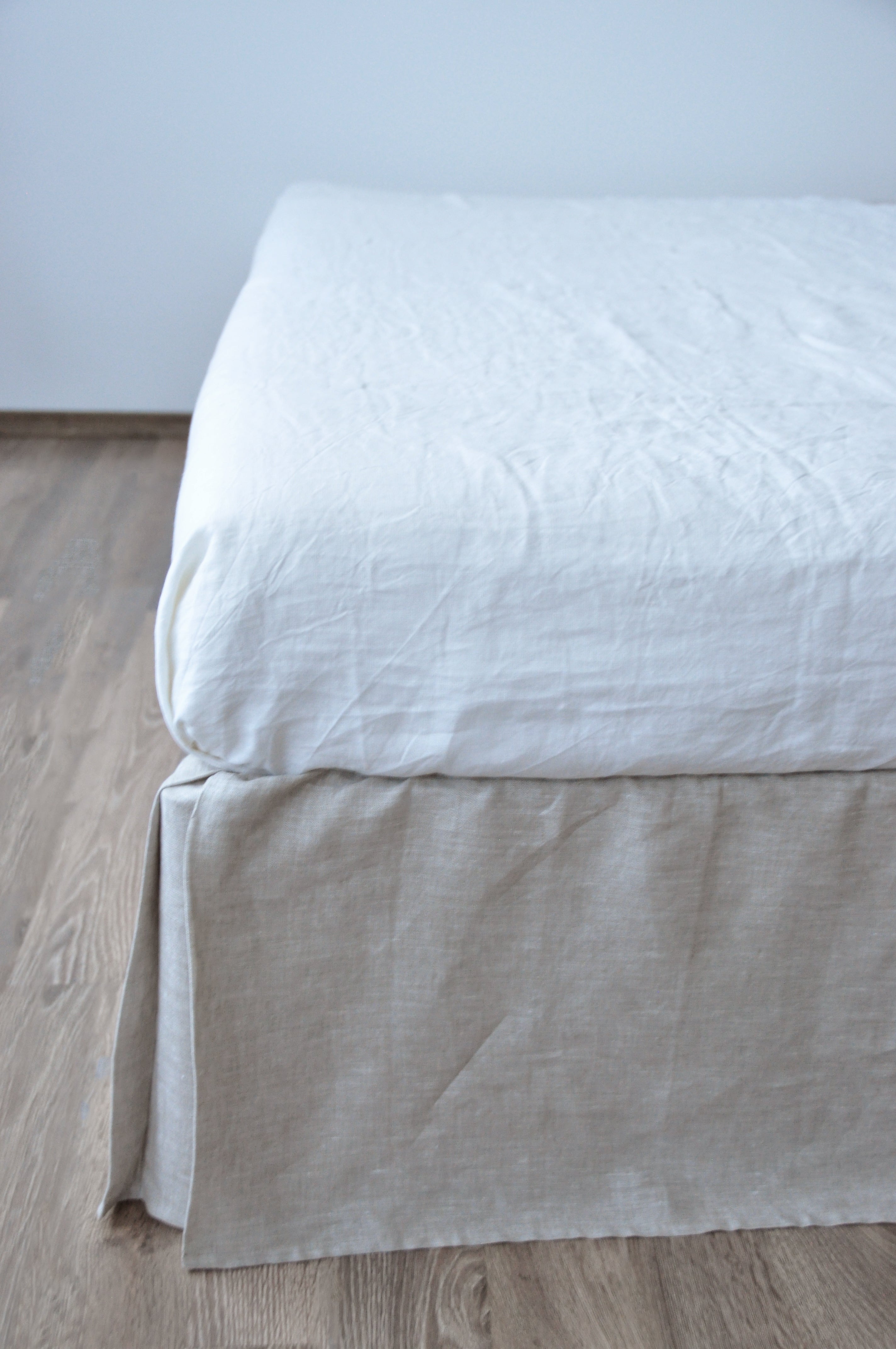 Jupe de lit sur mesure en lin non teint