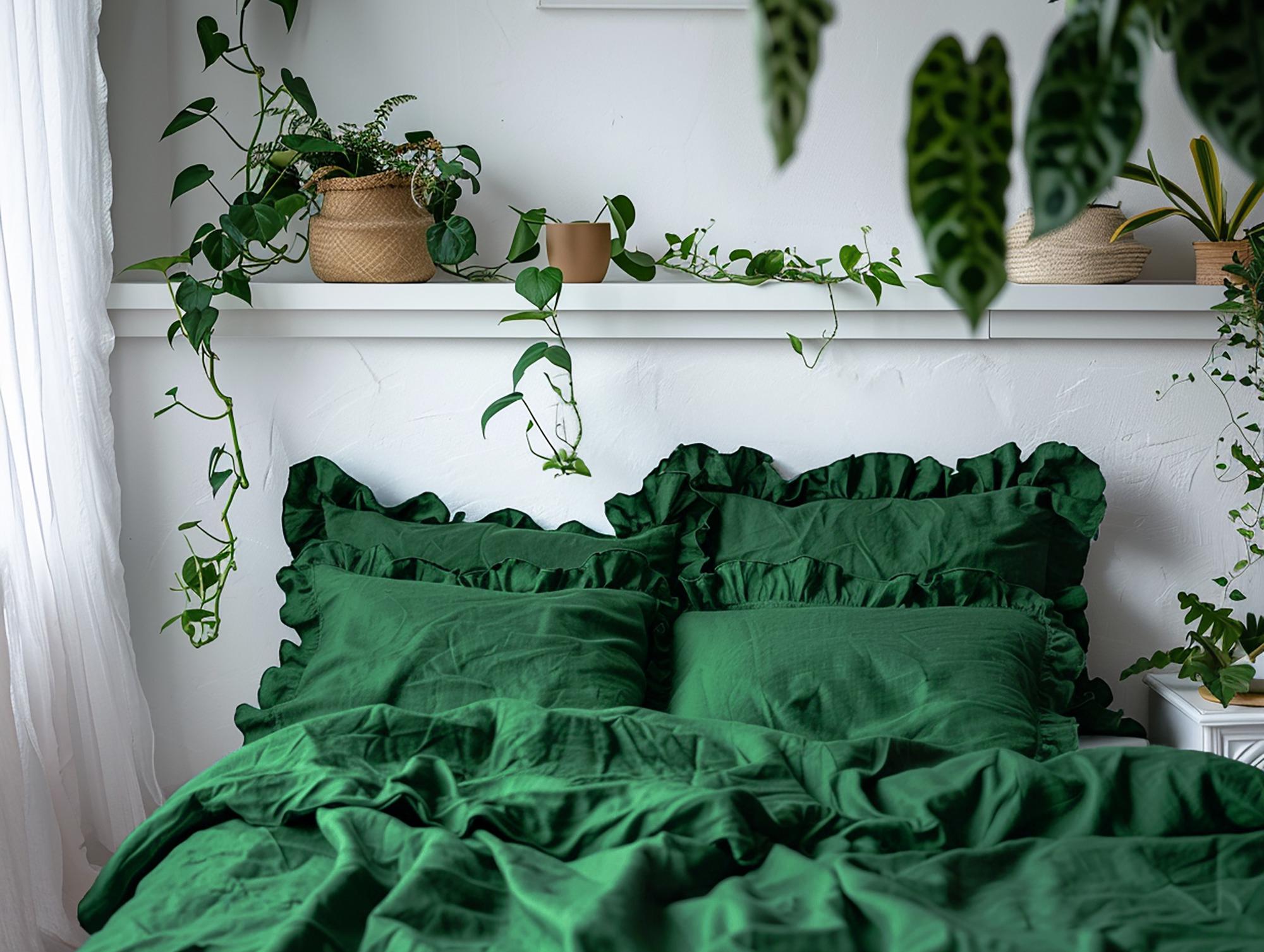 Forest green linen double ruffled duvet cover 1 duvet cover Softened linen Emerald cover with two ruffles Ruffled linen duvet cover