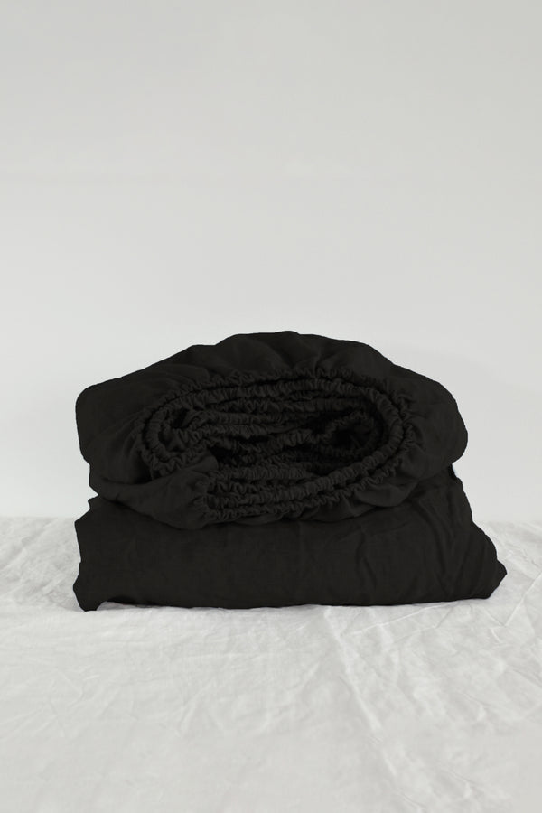 Black fitted sheet