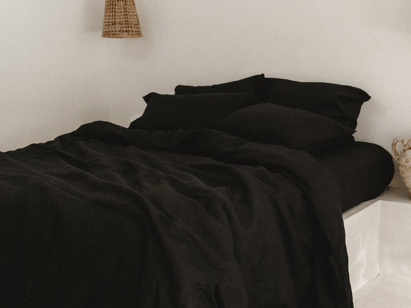 Black fitted sheet