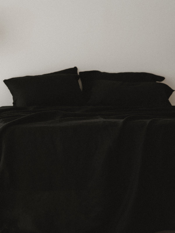 Black fitted sheet