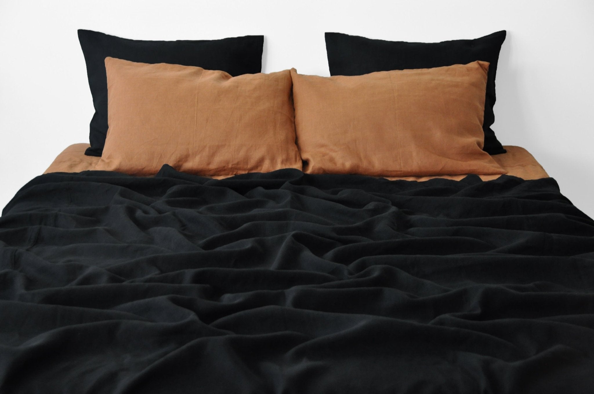 Black coverlet - True Things