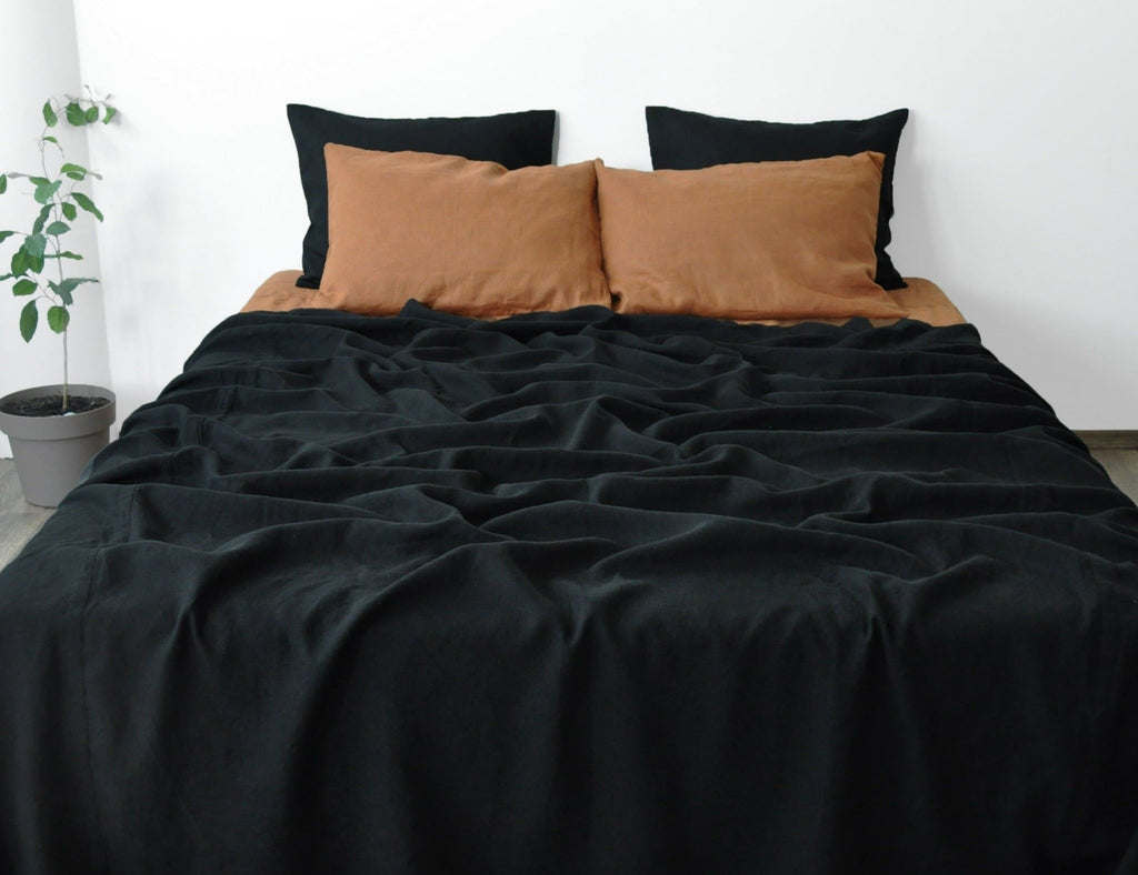 Black coverlet - True Things