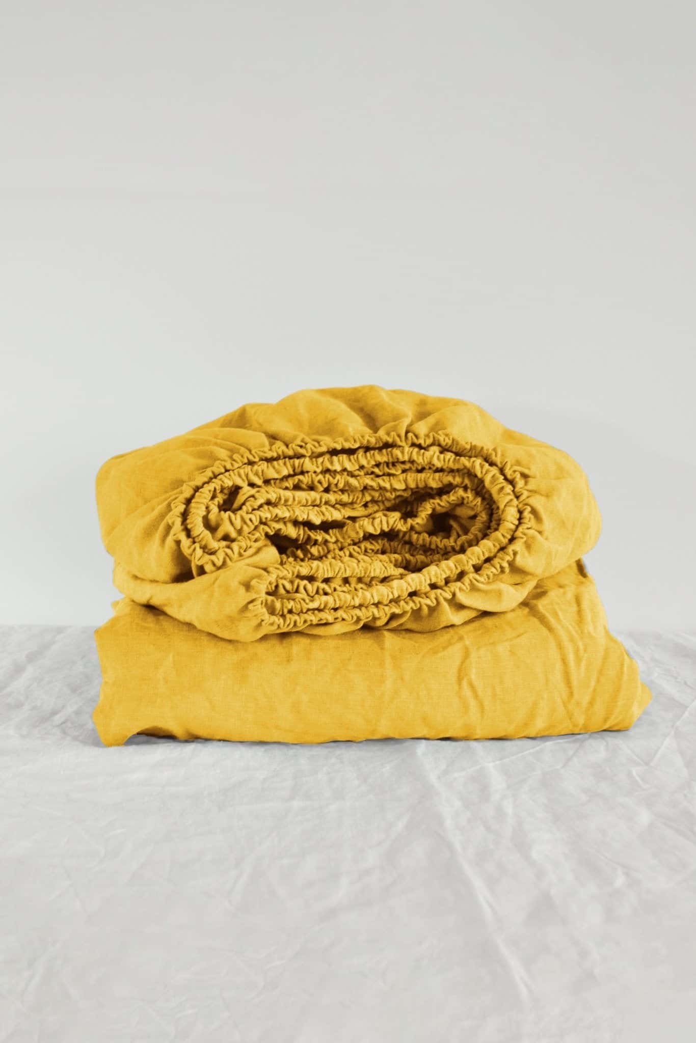 Bright yellow fitted sheet True Things