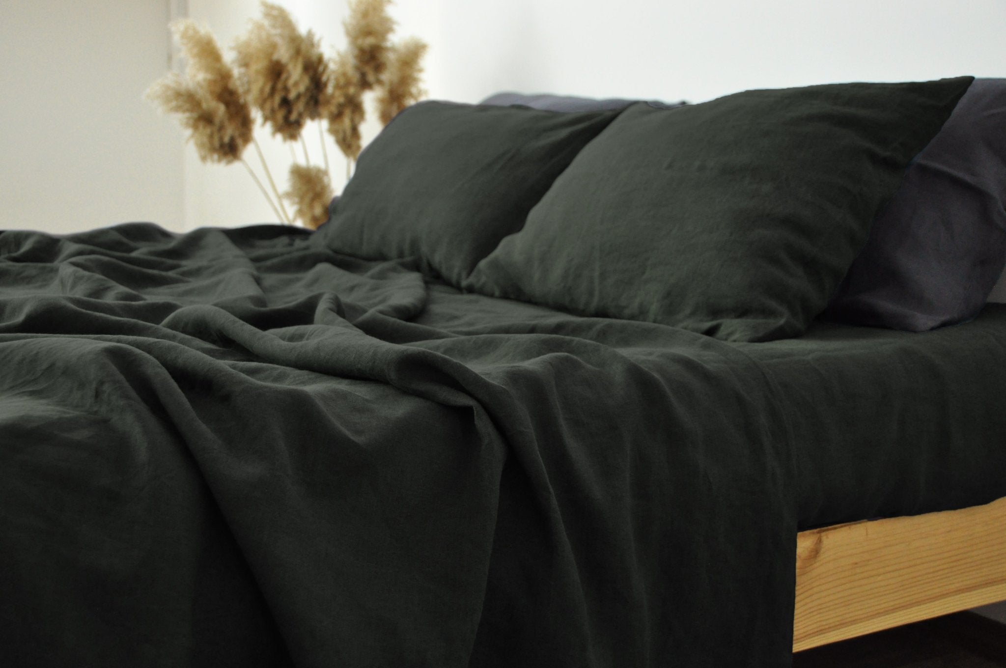 Charcoal green fitted sheet - True Things