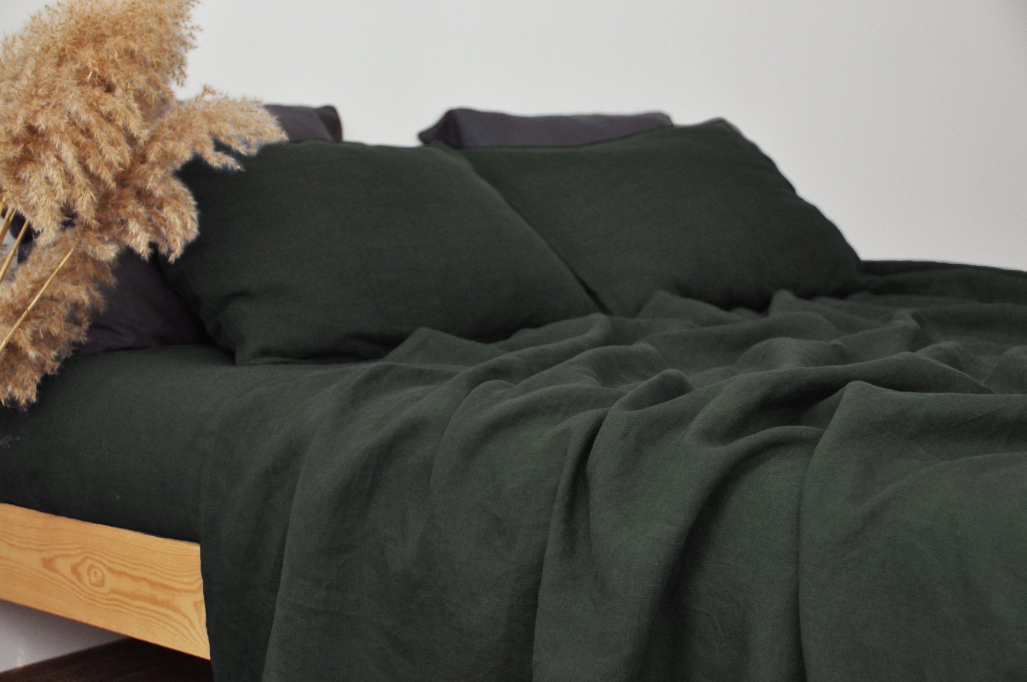 Charcoal green fitted sheet - True Things
