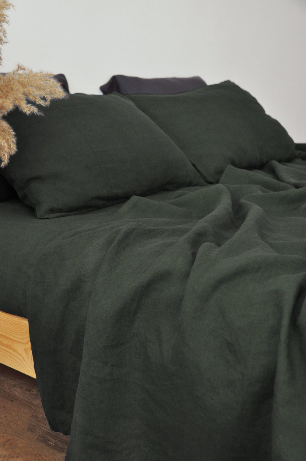 Charcoal green fitted sheet - True Things