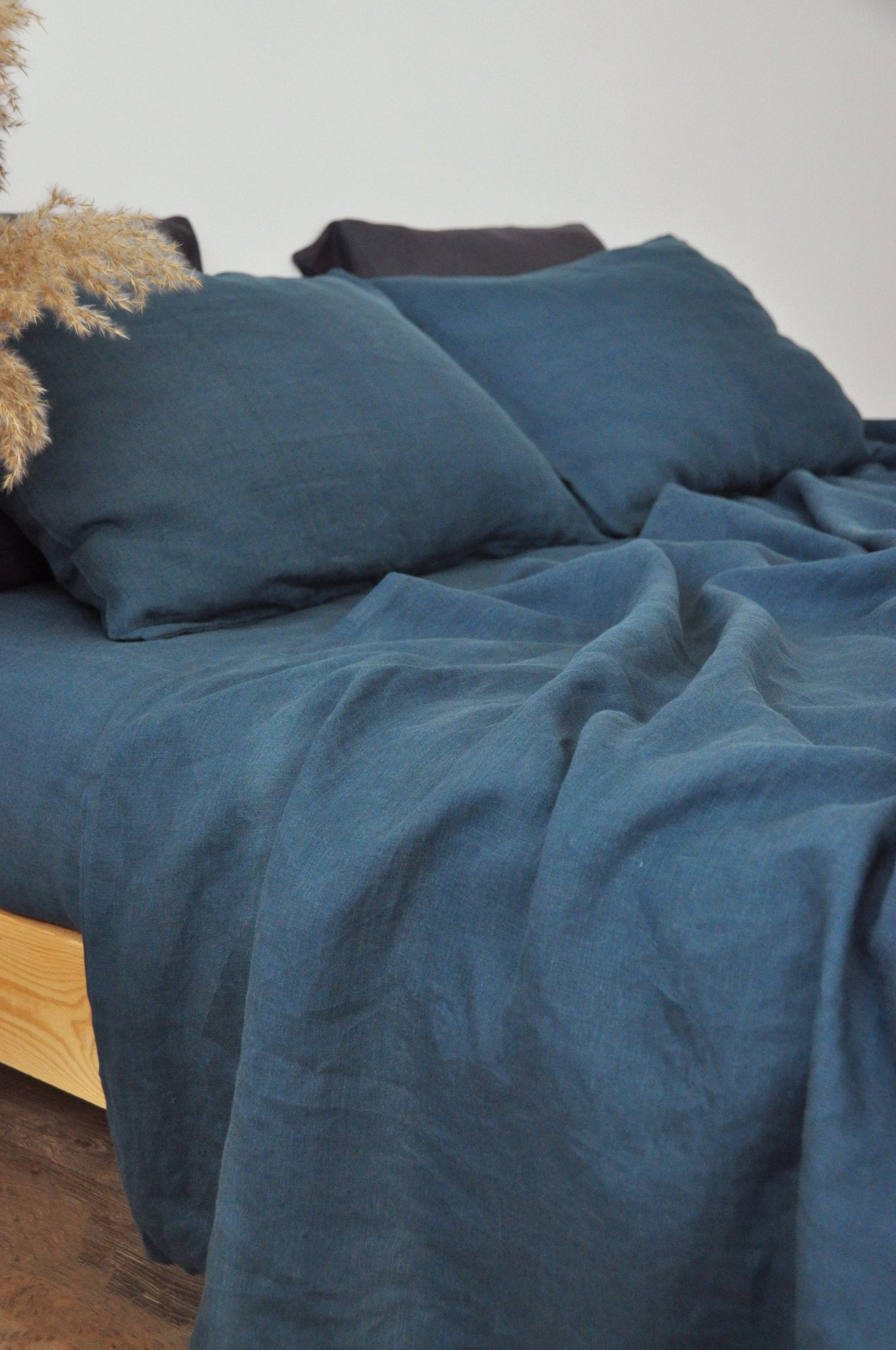 Charcoal teal fitted sheet - True Things