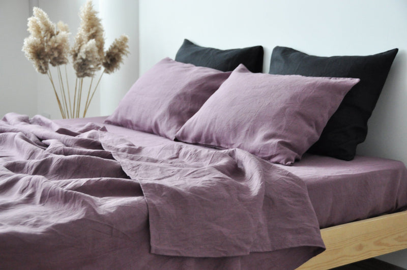 Mauve fitted sheet