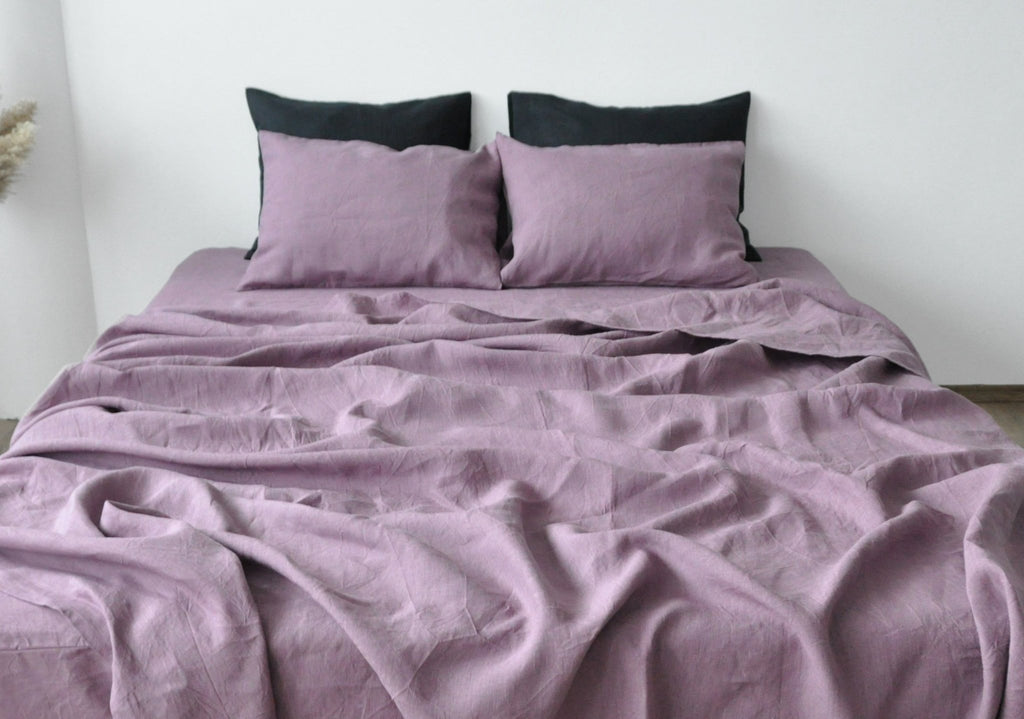 Malvenfarbenes Bettlaken