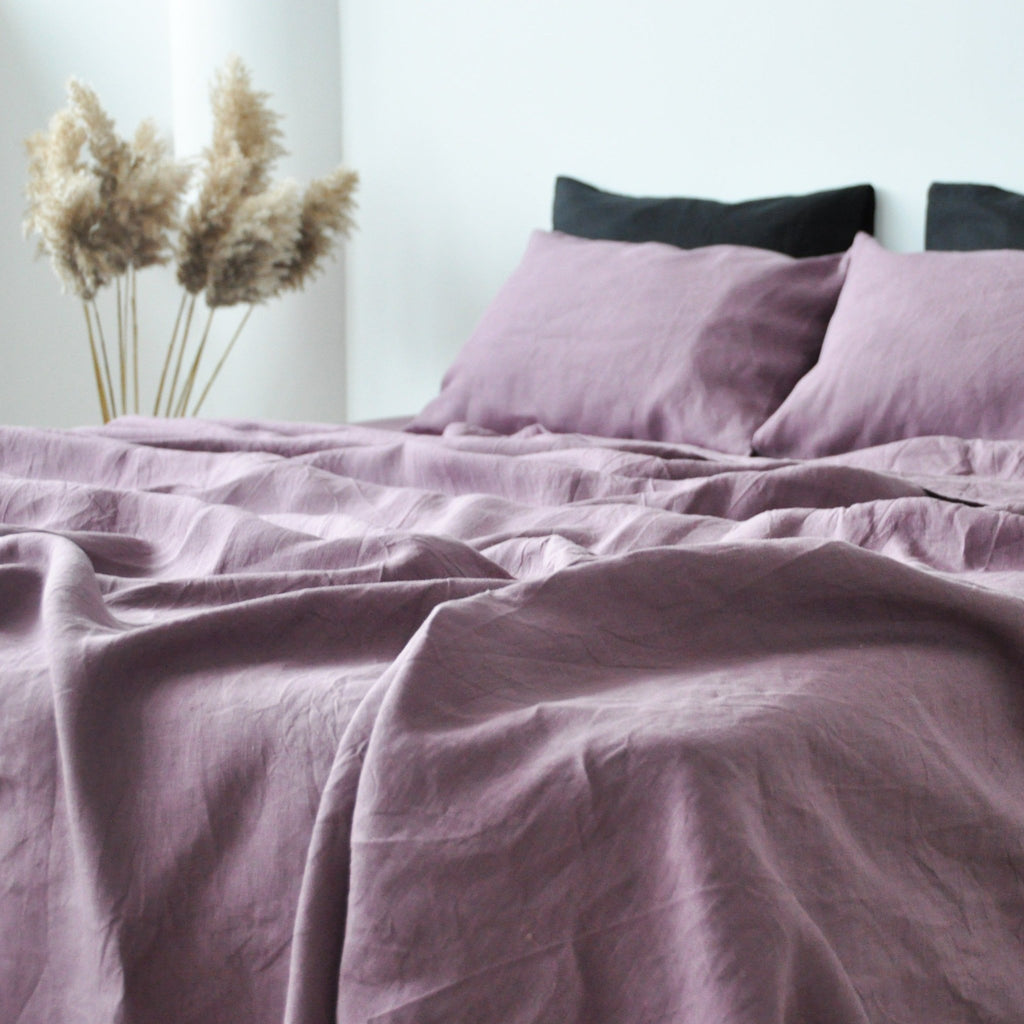 Malvenfarbenes Bettlaken