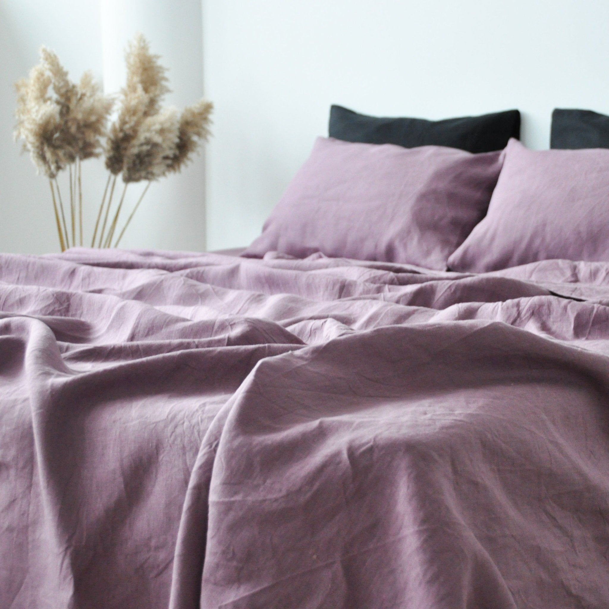 Malvenfarbenes Bettlaken