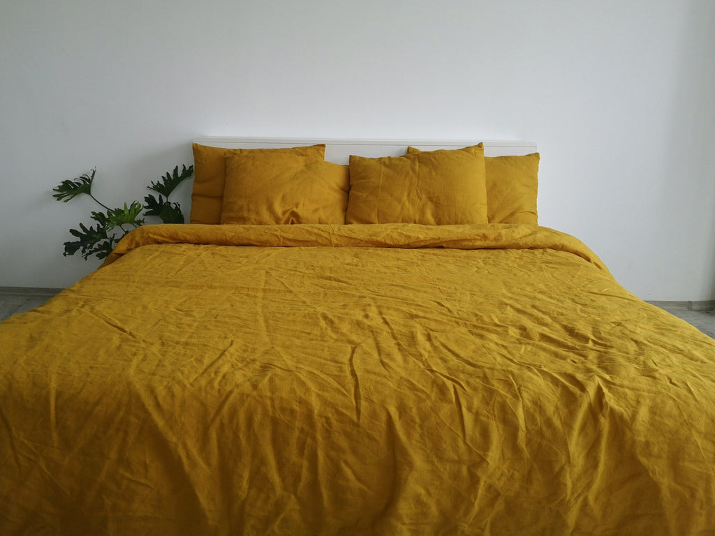 Mustard fitted sheet