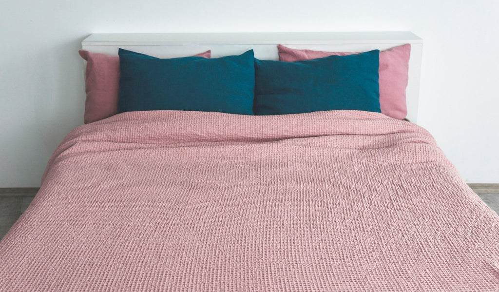 Couvre-lit gaufré rose