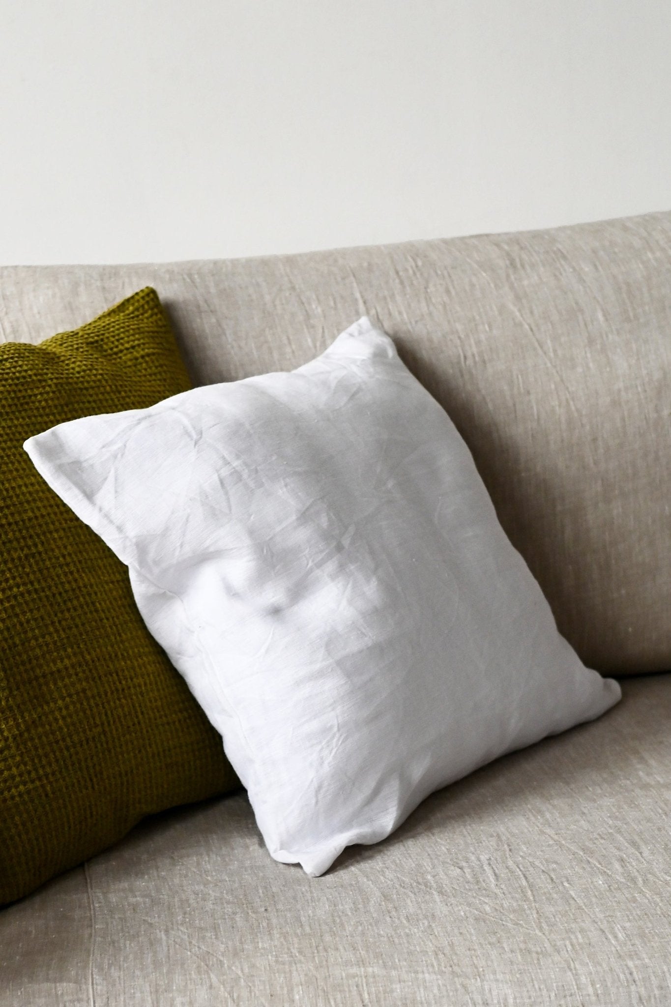 White decorative pillowcase - True Things